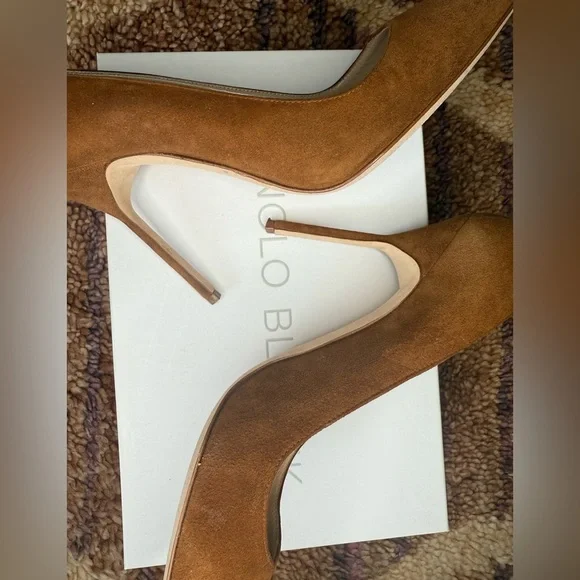 Manolo Blahnik BB Pumps - Picture 2 of 10